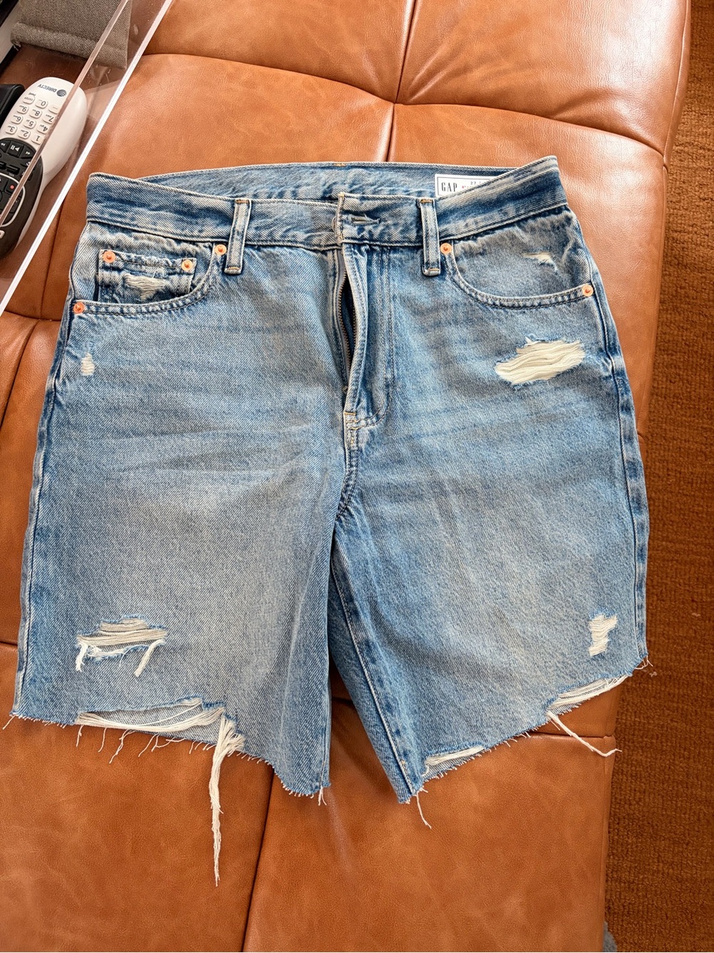 GAP 8” mid rise Bermuda shorts - raw hem